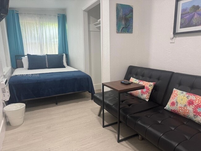 Photo - 582 E 18th St Unit B