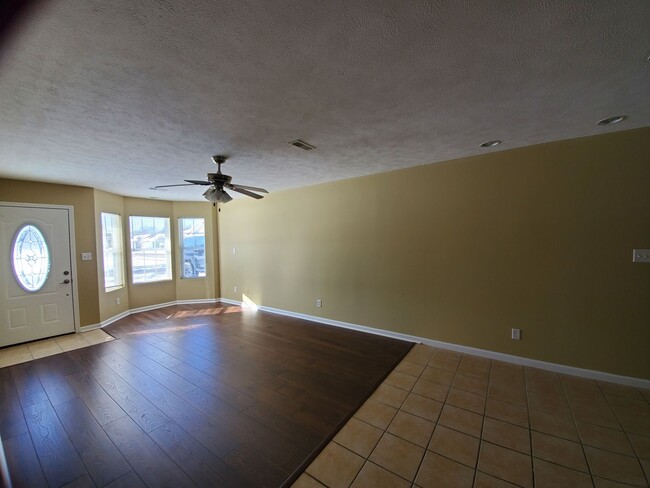 Photo - 1403 Guardian Pl Unit B