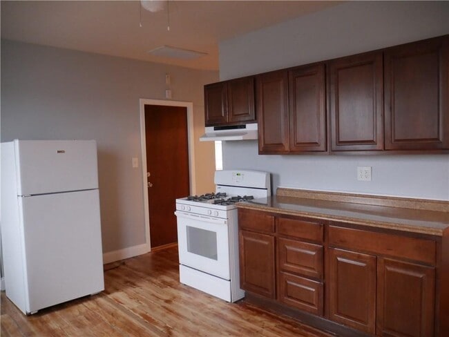 Building Photo - 11 Windmill St Unit 11 windmill street