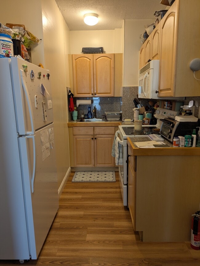 Building Photo - 34 Franklin St Unit Two