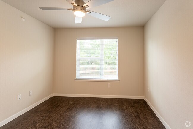 3BR, 2BA - 1148SF