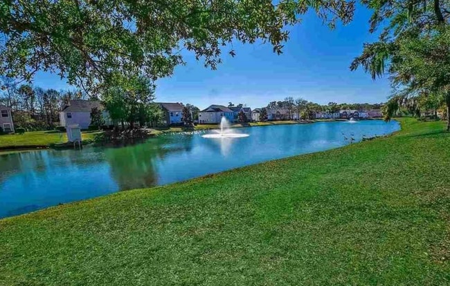 NEWLY RENOVATED 4 Bed/2 Bath with Communit... - NEWLY RENOVATED 4 Bed/2 Bath with Communit... Condo Unit G