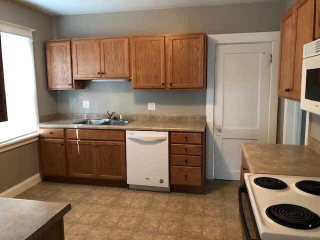 Building Photo - 909 N Governor St Rental