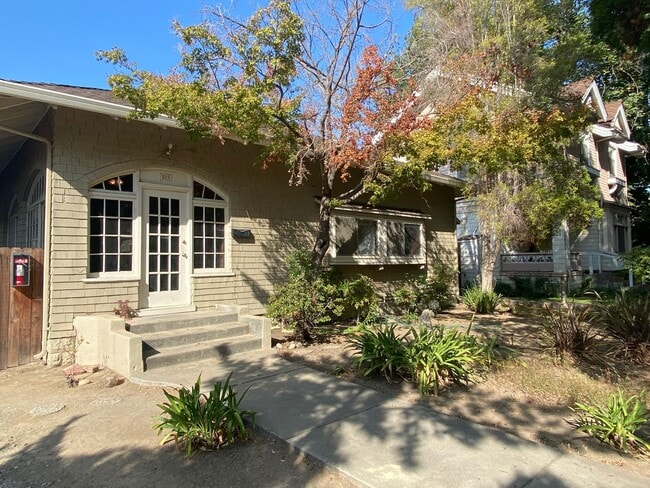Building Photo - Charming & Bright 3 Bedroom 1 Bathroom Home Walking Distance to SJSU
