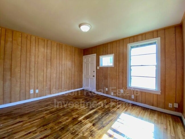 Photo - 547 Wyche St