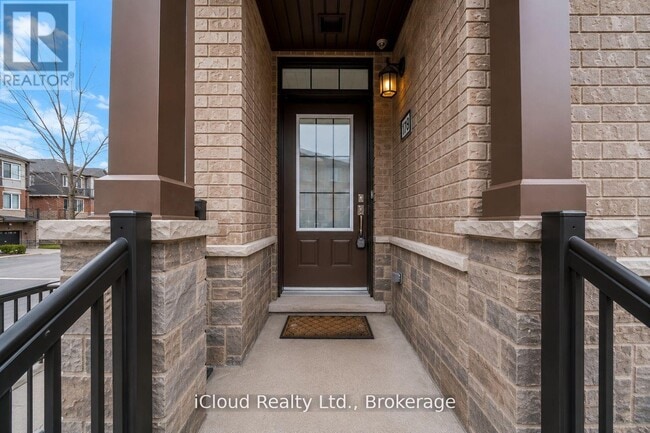 Photo - 445 Ontario St S