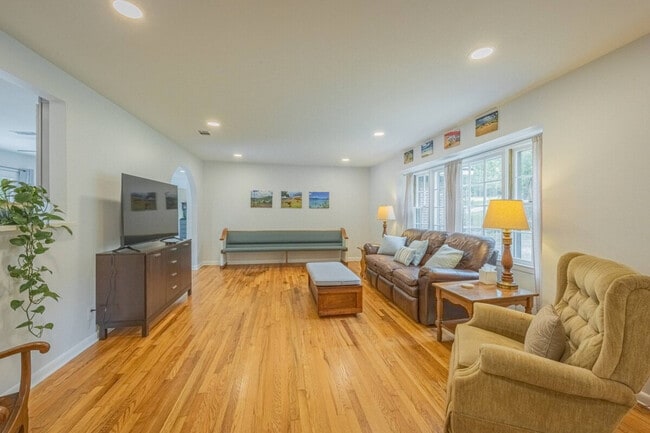 Building Photo - 635 Rivermont Rd Unit ID1247978P Rental