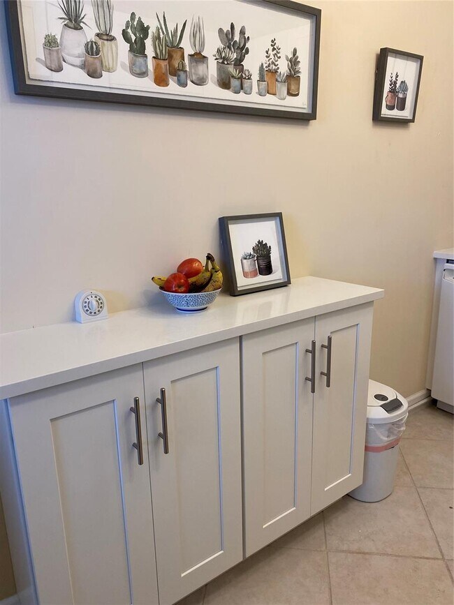 Photo - 146 Lyndhurst G