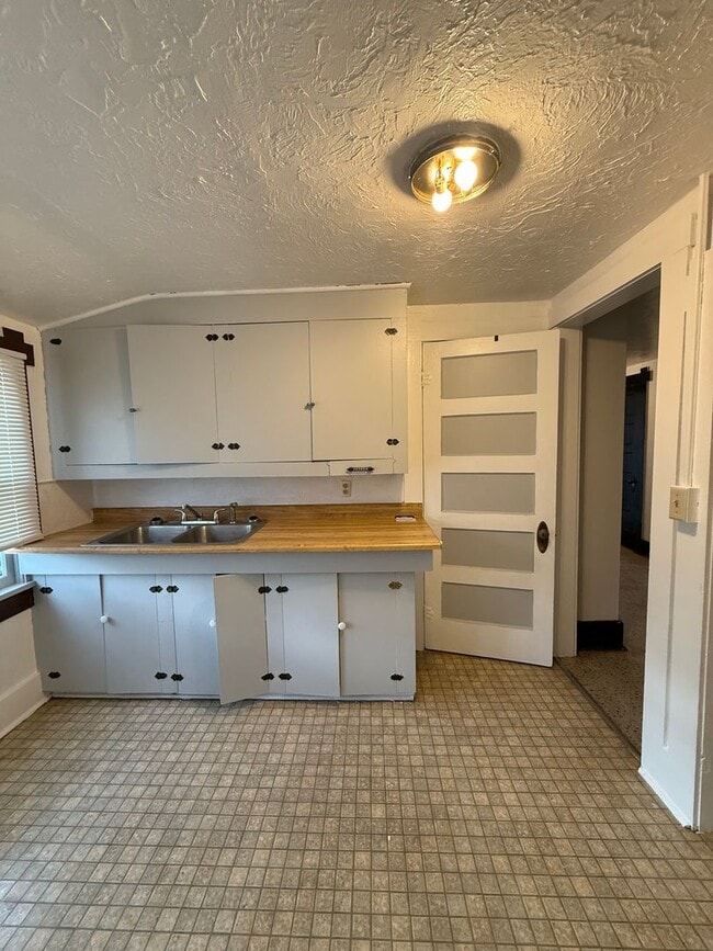 101 W Second St