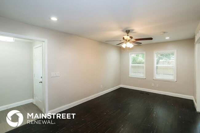 Photo - 229 W 8th St