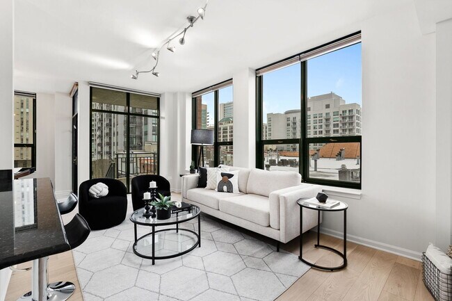 Photo - 400 W Ontario St