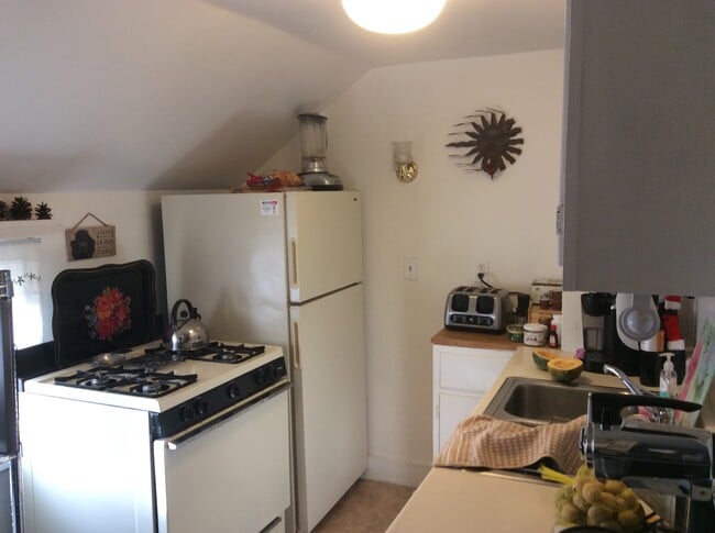 Kitchen - 1424 North Ave Unit 1424 1/2