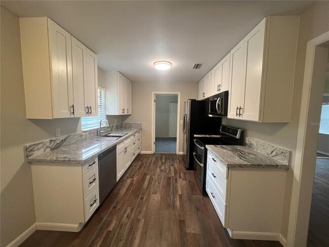 Photo - 610 Patlin Ave