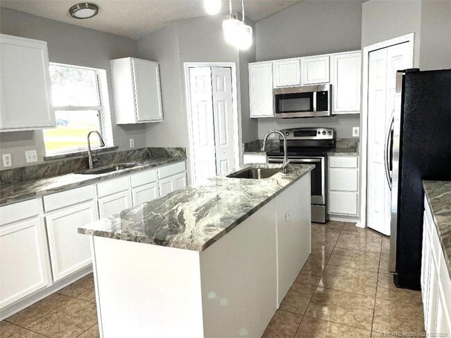 Photo - 1450 SW Paar Dr