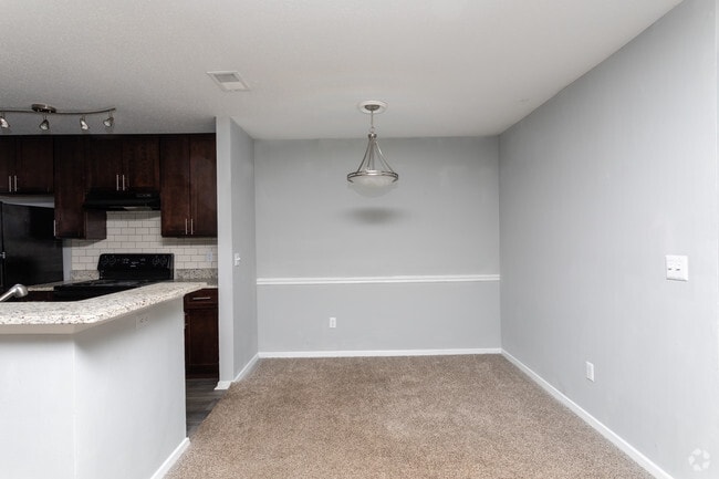 2BR, 1BA -840SF