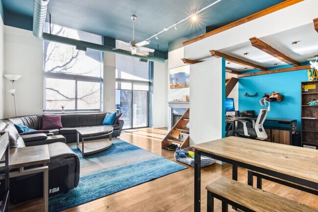 Photo - 2343 N Greenview Ave Unit 111