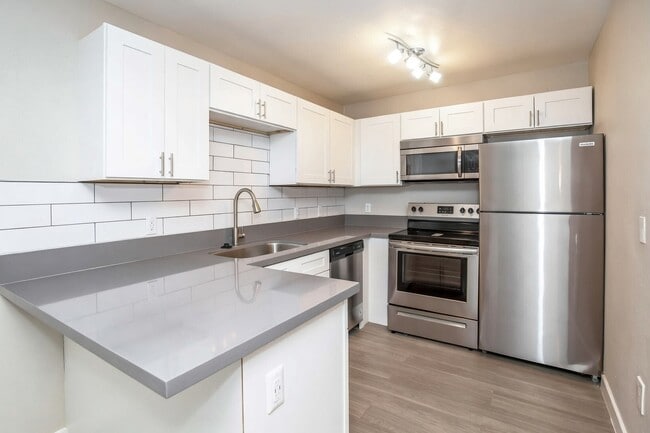 Building Photo - Tides at Cheyenne