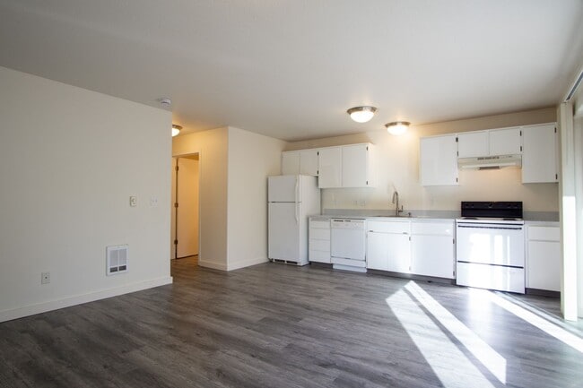 Photo - Garden Level 1 Bdr w/ Private Patio & APPS... Unidad H1