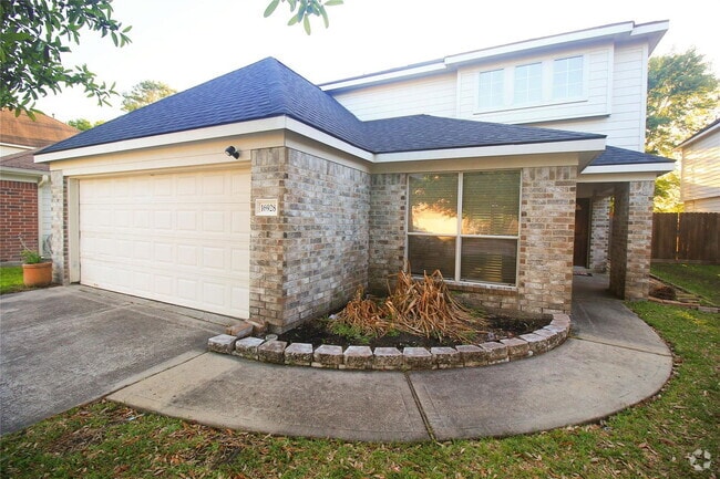 Building Photo - 16928 Scenic Knoll Rental