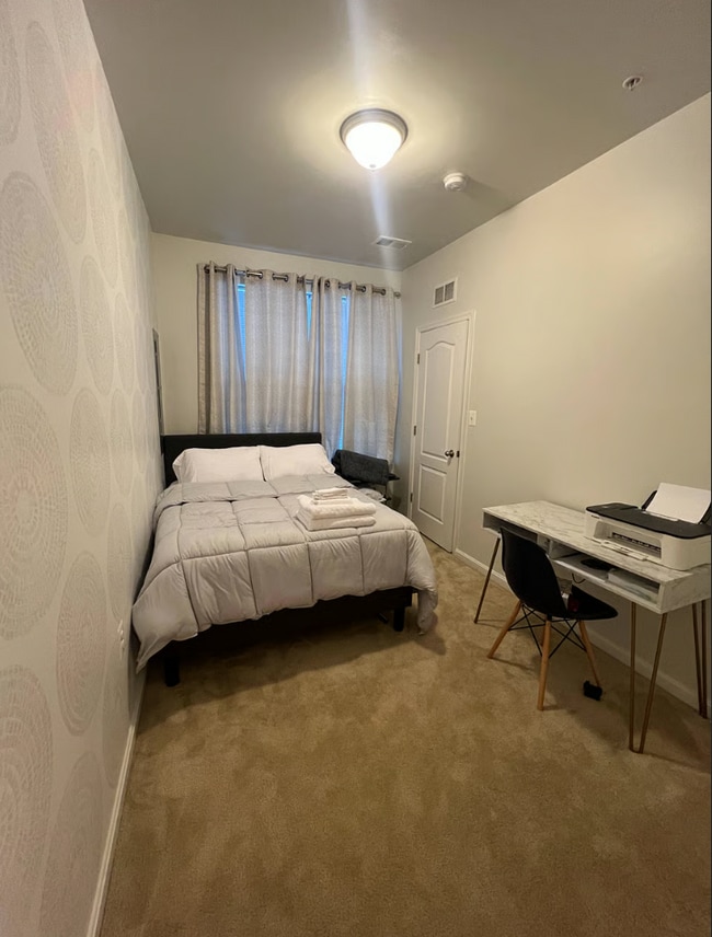 Photo - 3728 Foote St NE