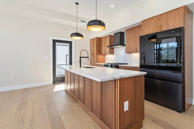 Photo - 57 Bellingham Ave Unidad 2