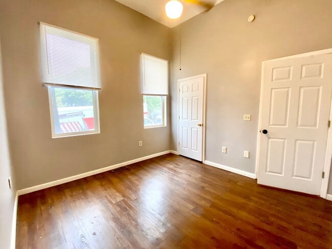 400 Warner St Unit 1