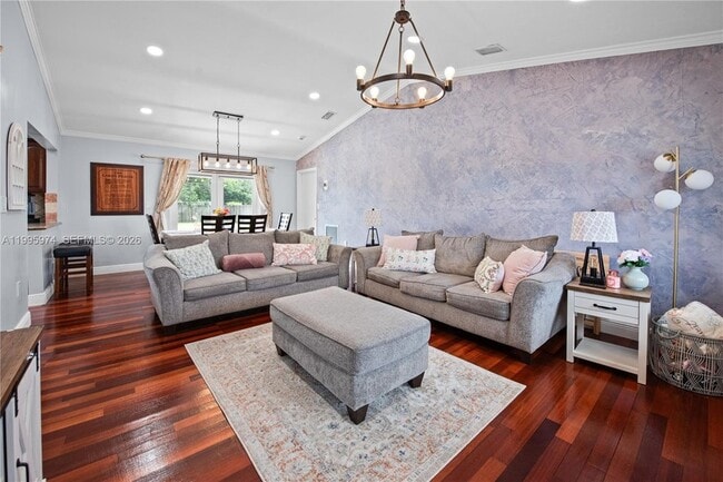 Photo - 670 NW 16th St