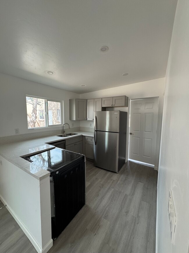 Building Photo - 1119 E Adams St