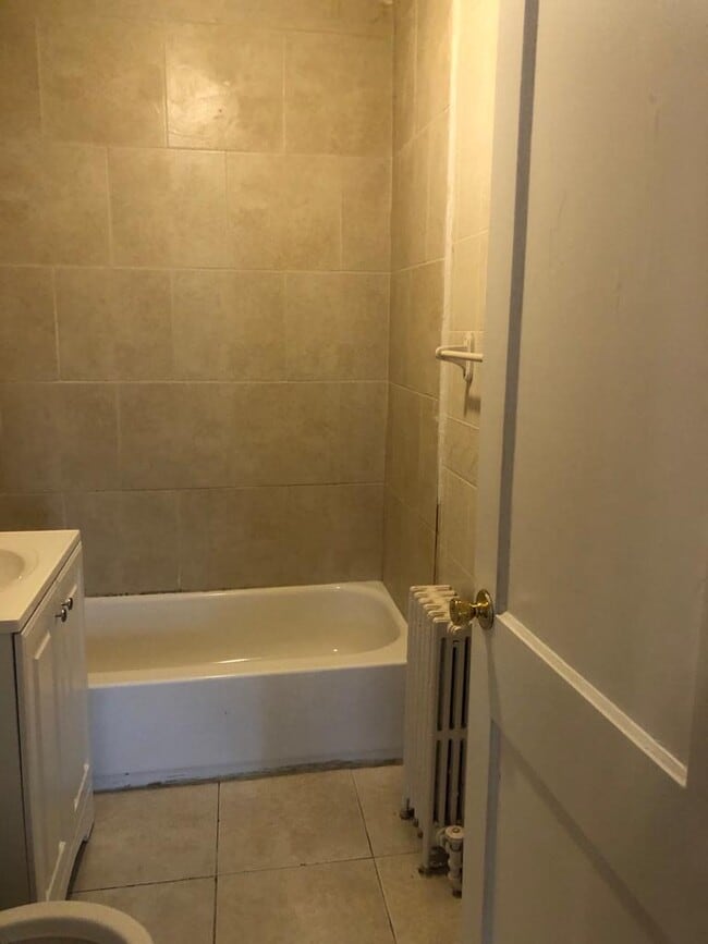 Photo - 957 William St