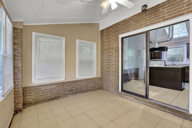 Building Photo - Move In Special – Limited Time Only! Now t... Rental