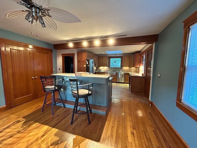 Photo - 50 Broadcommon Rd