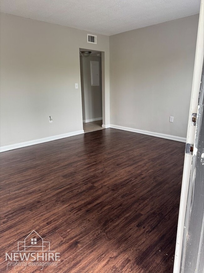 Hampton Avenue Apartments
