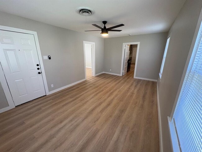 Photo - 4620 Bennett Ave