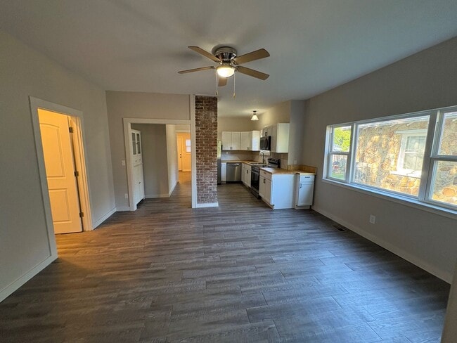 Photo - Charm, location and a great price ! Do not pass this up