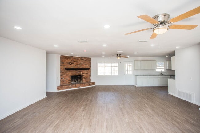 Photo - 6004 Vernon Ave