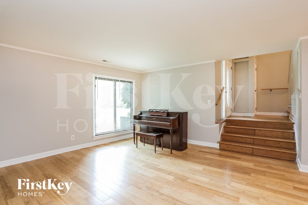 104 Solway Ct