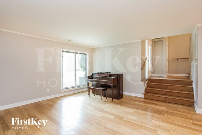 Photo - 104 Solway Ct