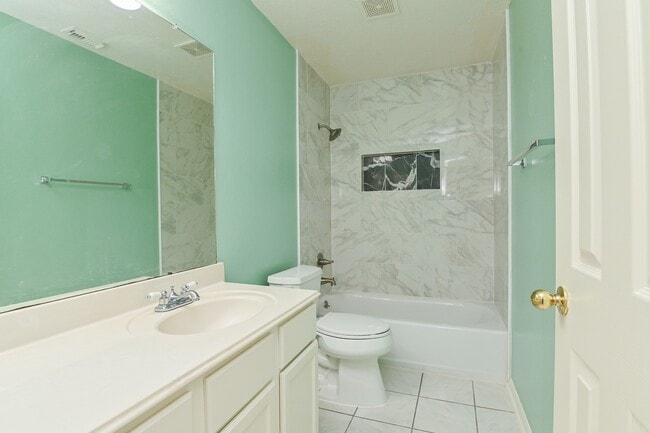 Photo - 12227 Meadowglen Dr