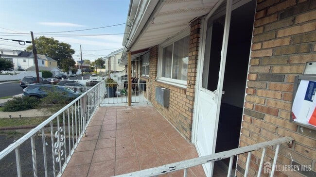 Photo - 690 West Side Ave