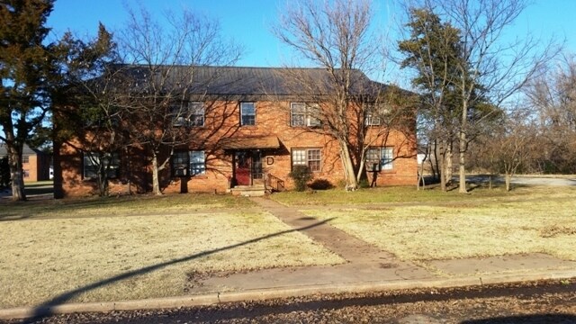 Pine Maple Apartments - Pine Maple Apartments