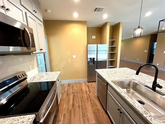 Room in Duplex on N Shore Dr