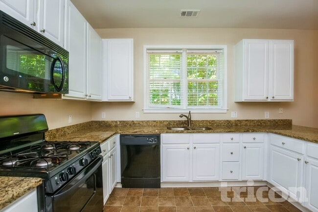 Photo - 1013 Chatsworth Ln