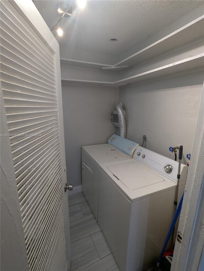 7610 SW 10th St Unit 3