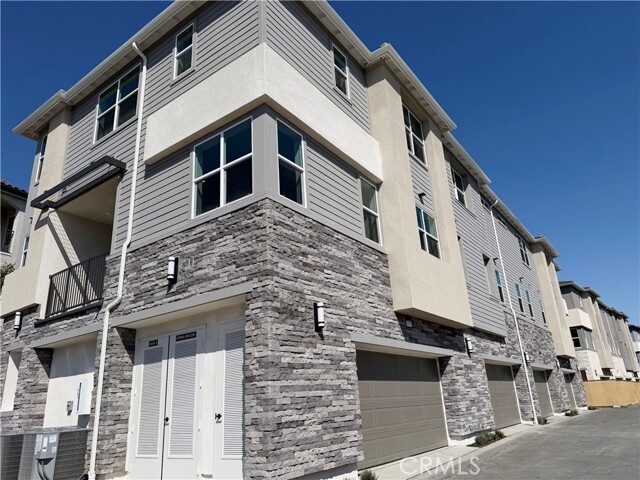 Building Photo - 3590 Indigo Privado