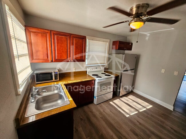 Photo - 5736 Teeler Ave