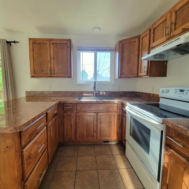 Kitchen - 1779 N 550 W Unit 1779 N 550 W A