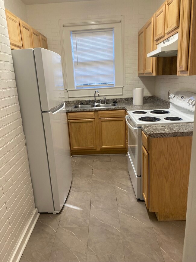 Photo - 2103 Marion St