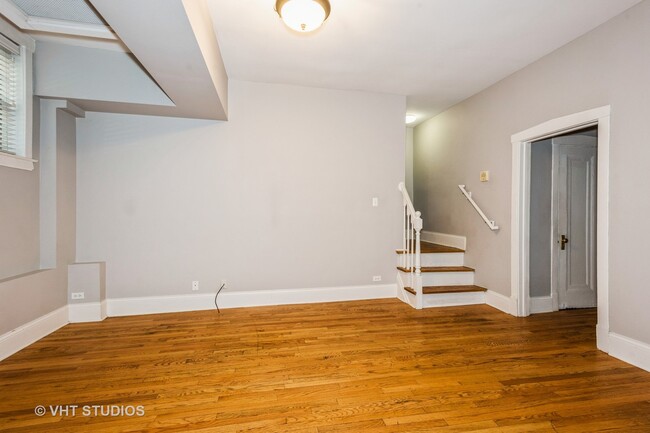 Photo - 433 N Lombard Ave Unit 433 Lombard