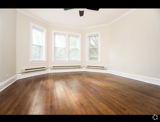 Building Photo - 3825 N Greenview Ave Rental