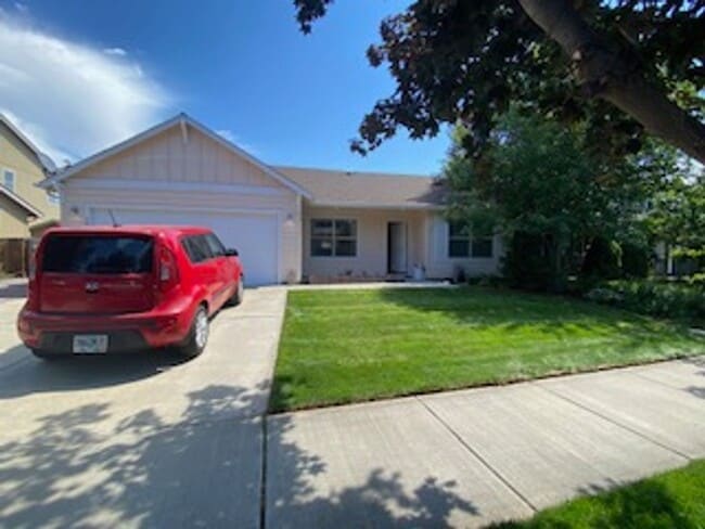 Photo - NW Redmond on a huge lot!